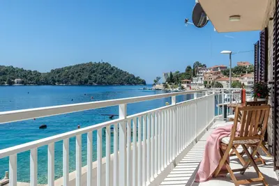 Appartement de deux chambres avec le balcon et la vue sur le mer Brna, Korcula (A-561-a)