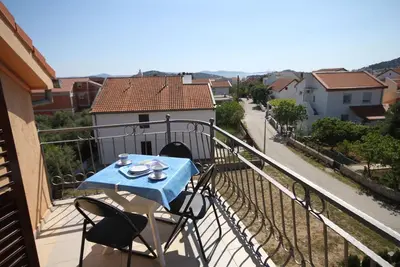 Appartement d'une chambre avec la terrasse et la vue sur le mer Tribunj, Vodice (A-6223-c)