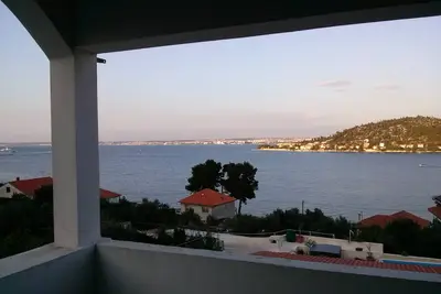 Appartement de deux chambres avec le balcon et la vue sur le mer Kali, Ugljan (A-14083-c)
