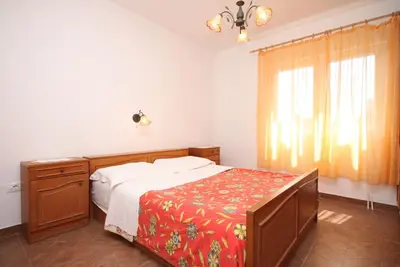 Image de Appartement d'une chambre avec la terrasse et la vue sur le mer Ugljan (A-8257-b)