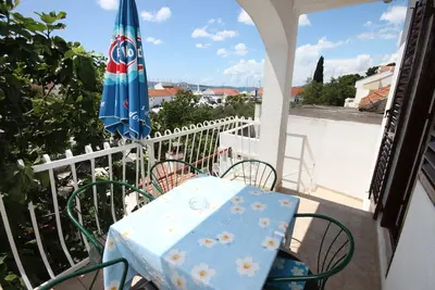 Image de Appartement de deux chambres avec la terrasse et la vue sur le mer Biograd na Moru, Biograd (A-858-b)