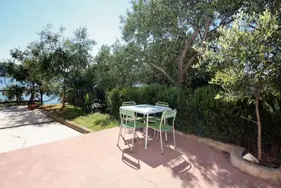 Garçonnière avec la terrasse et la vue sur le mer Supetarska Draga - Gornja, Rab (As-5055-a)