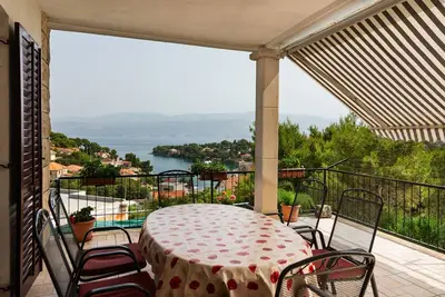 Image de Appartement de trois chambres avec la terrasse et la vue sur le mer Splitska, Brac (A-2867-a)