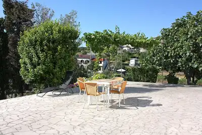 Image de Appartement de deux chambres avec la terrasse et la vue sur le mer Kampor, Rab (A-5058-a)