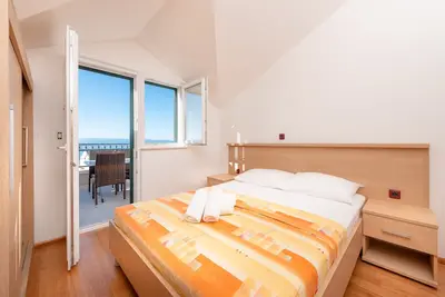 Image de Appartement de deux chambres avec le balcon et la vue sur le mer Tucepi, Makarska (A-3193-c)