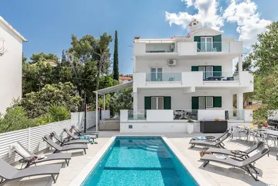 Image de Appartement spacieux Ă Slatine avec terrasse