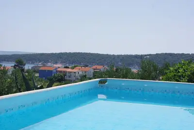Image de Appartement d'une chambre avec le balcon et la vue sur le mer Barbat, Rab (A-4988-a)