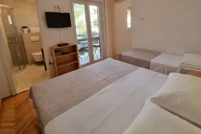 Image de Garçonnière avec le balcon Duce, Omis (As-2821-c)