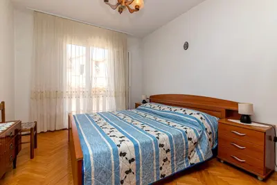 Image de Appartement de trois chambres avec le balcon Supetar, Brac (A-11278-b)