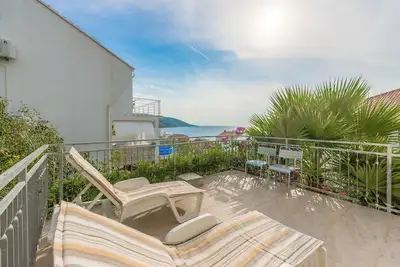 Image de Appartement de deux chambres avec la terrasse et la vue sur le mer Businci, Ciovo (A-7560-b)