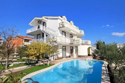 Image de Appartement de trois chambres prés de la plage Zecevo Rtic, Rogoznica (A-8366-a)