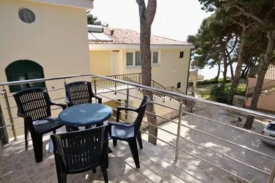 Image de Appartement de deux chambres avec la terrasse et la vue sur le mer Rogoznica (A-3266-a)