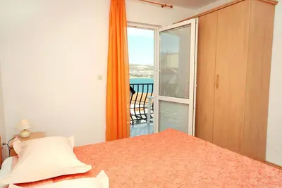 Image de Appartement de deux chambres avec le balcon et la vue sur le mer Mastrinka, Ciovo (A-4836-b)
