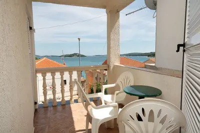 Image de Appartement d'une chambre avec la terrasse et la vue sur le mer Tisno, Murter (A-5086-a)