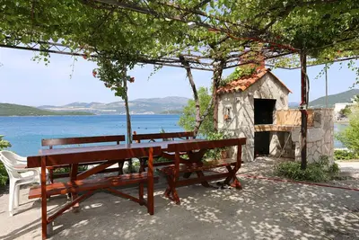 Image de Appartement de quatre chambres prés de la plage Baie Pjestata, Peljesac (A-10236-a)