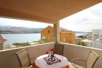 Garçonnière avec la terrasse et la vue sur le mer Pag (As-6326-a)