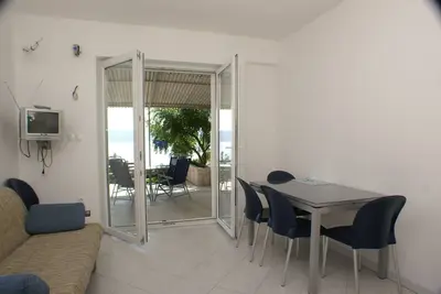 Image de Appartement d'une chambre avec la terrasse et la vue sur le mer Stanici, Omis (A-2763-b)