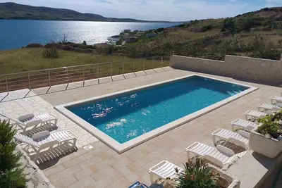 Image de Appartement d'une chambre avec la terrasse et la vue sur le mer Metajna, Pag (A-6389-e)