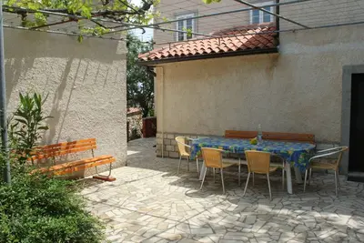 Image de Appartement de deux chambres avec la terrasse Nerezine, Losinj (A-3479-b)