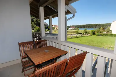 Image de Appartement d'une chambre avec la terrasse et la vue sur le mer Palit, Rab (A-3210-e)