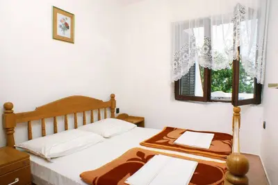 Image de Appartement d'une chambre avec la terrasse et la vue sur le mer Potocnica, Pag (A-4096-b)