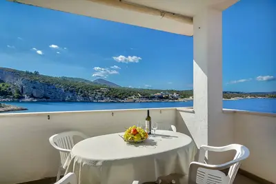 Image de Appartement de trois chambres prés de la plage Baie Pokrivenik, Hvar (A-5231-a)