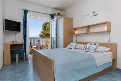 Image de Garçonnière prés de la plage Medici, Omis (As-1047-a)
