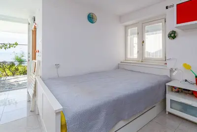 Image de Garçonnière avec la terrasse et la vue sur le mer Klenovica, Novi Vinodolski (As-5530-a)