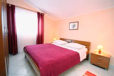 Appartement d'une chambre avec la terrasse et la vue sur le mer Vinisce, Trogir (A-5229-a)