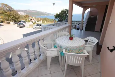 Image de Appartement d'une chambre avec la terrasse et la vue sur le mer Duga Luka (Prtlog), Labin (A-2367-b)