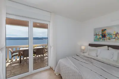 Image de Appartement de deux chambres avec la terrasse et la vue sur le mer Mimice, Omis (A-2754-d)