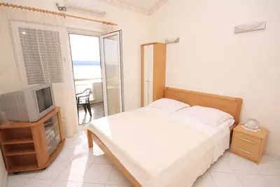 Image de Appartement de deux chambres avec la terrasse et la vue sur le mer Pisak, Omis (A-4815-b)