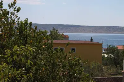 Image de Appartement de deux chambres avec le balcon Starigrad, Paklenica (A-6623-f)
