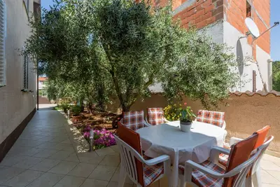 Image de Appartement de deux chambres avec la terrasse Tar, Porec (A-6948-b)