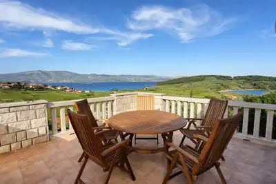 Appartement de deux chambres avec la terrasse et la vue sur le mer Lumbarda, Korcula (A-4370-a)