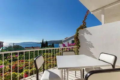 Appartement d'une chambre prés de la plage Seget Vranjica, Trogir (A-5964-e)