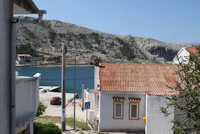 Image de Appartement d'une chambre avec la terrasse et la vue sur le mer Metajna, Pag (A-6498-d)