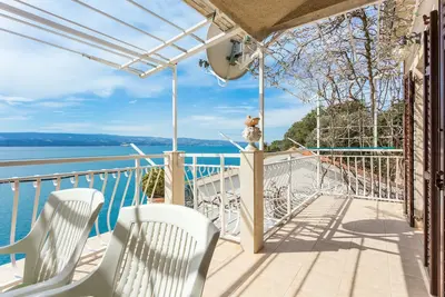 Appartement de deux chambres avec la terrasse et la vue sur le mer Stanici, Omis (A-1028-b)