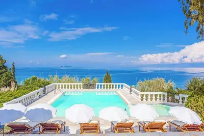 Image de Villa Stella - Comprend une piscine privée, une vue imprenable sur la mer, une connexion Wi-Fi et un barbecue