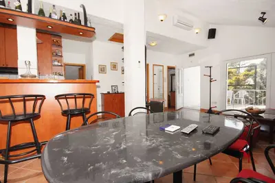 Image de Appartement de deux chambres avec la terrasse et la vue sur le mer Malinska, Krk (A-5290-a)