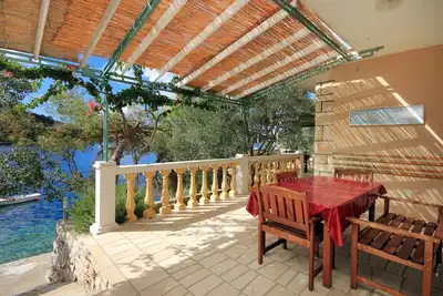 Image de Appartement d'une chambre prés de la plage Karbuni, Korcula (A-9308-c)