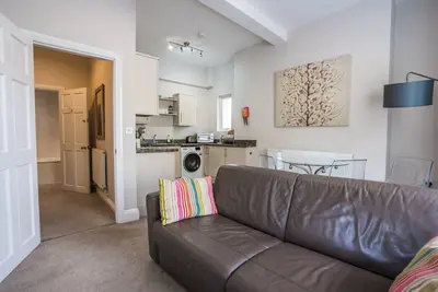 Image de 11 Astor House - un appartement de rez-de-chaussée moderne et confortable d'un lit