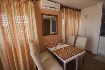 Image de Appartement d'une chambre avec la terrasse et la vue sur le mer Kukljica, Ugljan (A-8253-a)