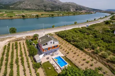 Image de Maison de vacances avec la piscine Opuzen, Usce Neretve (K-8818)