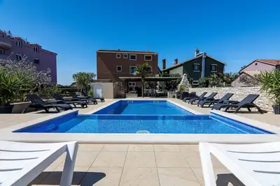 Image de Appartement de deux chambres avec la terrasse Valbandon, Fazana (A-2201-c)