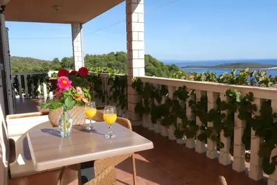 Image de Appartement d'une chambre avec la terrasse et la vue sur le mer Rukavac, Vis (A-8839-b)
