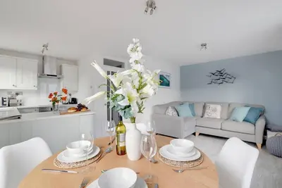Image de The Beach Snug - Deux Chambres Appartement, Couchages 4
