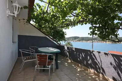 Image de Appartement d'une chambre avec la terrasse et la vue sur le mer Supetarska Draga - Gornja, Rab (A-5053-a)