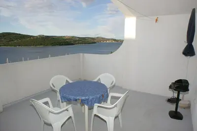 Image de Appartement d'une chambre avec la terrasse et la vue sur le mer Tisno, Murter (A-814-b)