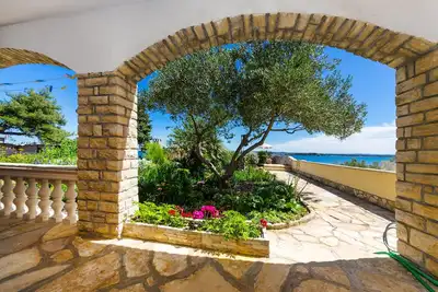Image de Appartement de deux chambres prés de la plage Tkon, Pasman (A-12346-a)